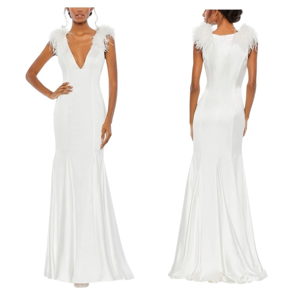 Mac Duggal New White Feather Shoulder Plunging Neckline Gown Size 2